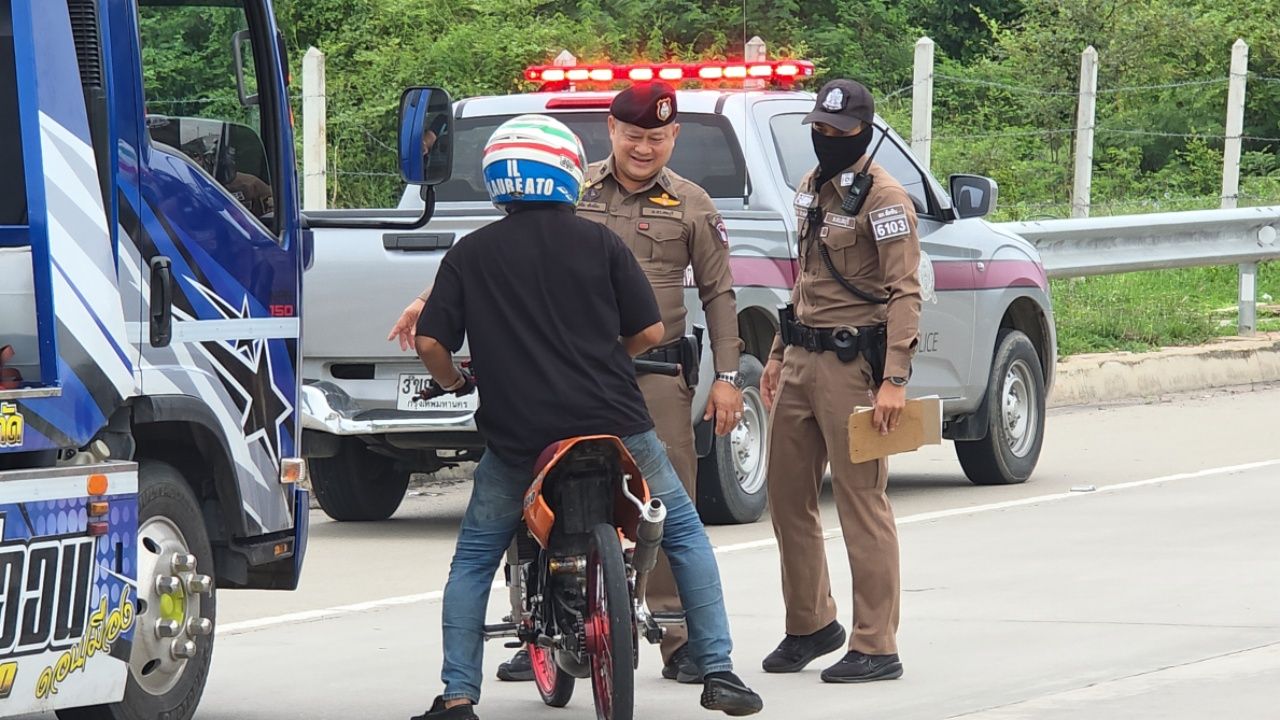 逮捕数百辆“骑行帮”非法改装-违反交通法规聚集游玩南甘蓝海滩