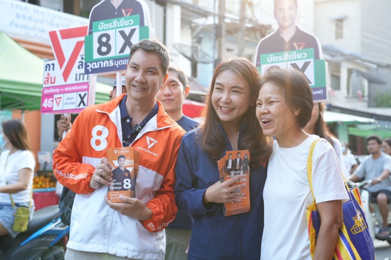 “西里卡尼亚”带领候选人拉票，希望暖武里府再次全府变橙色