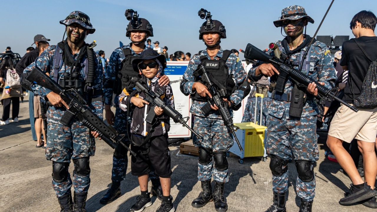 2569年空军少年日活动热闹异常，观看飞行表演注册人数超10万