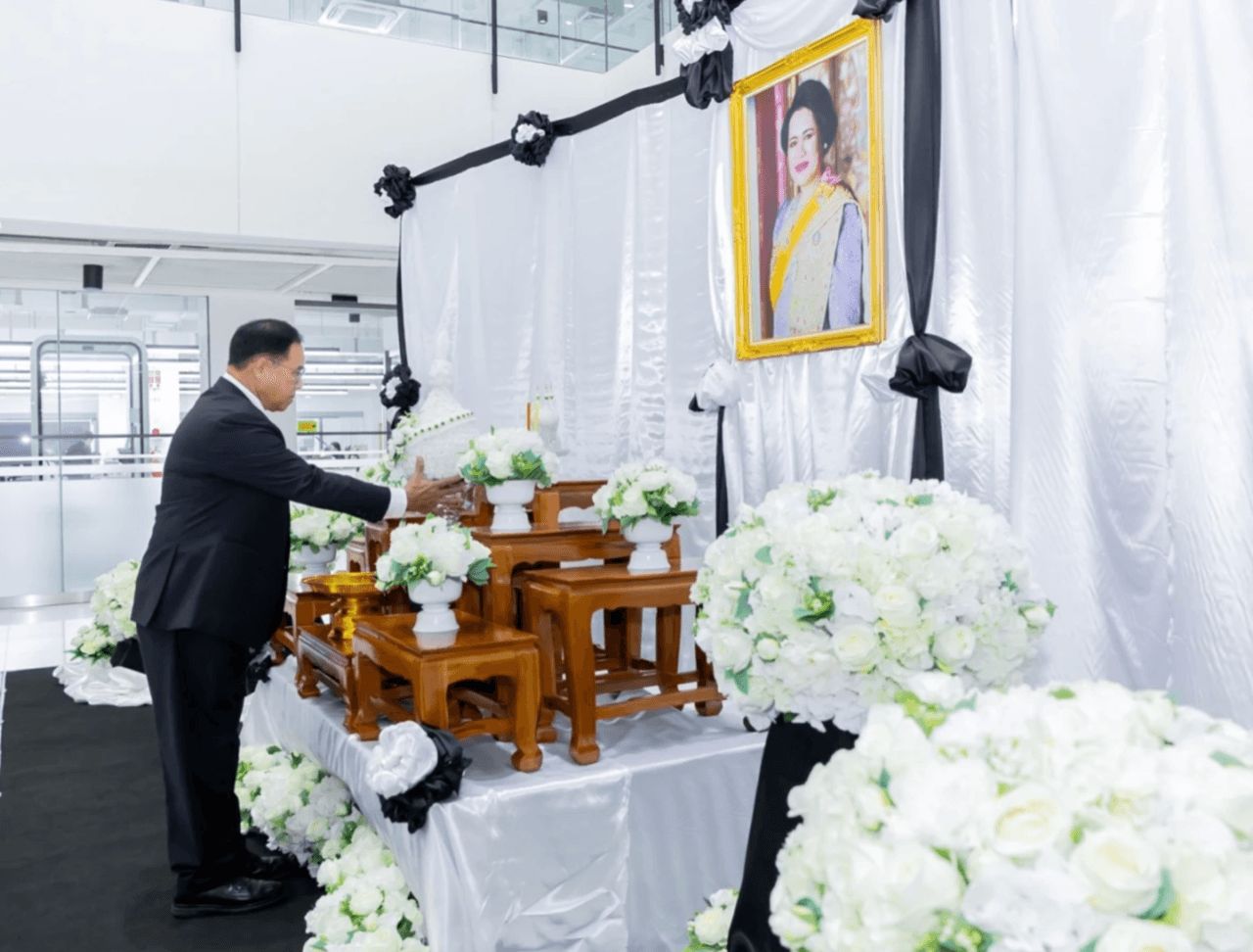 丰田举行仪式哀悼诗丽吉王后陛下