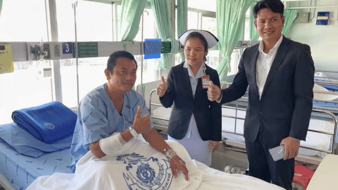 更新中士的伤情:榴弹碎片击中,需佩戴保护