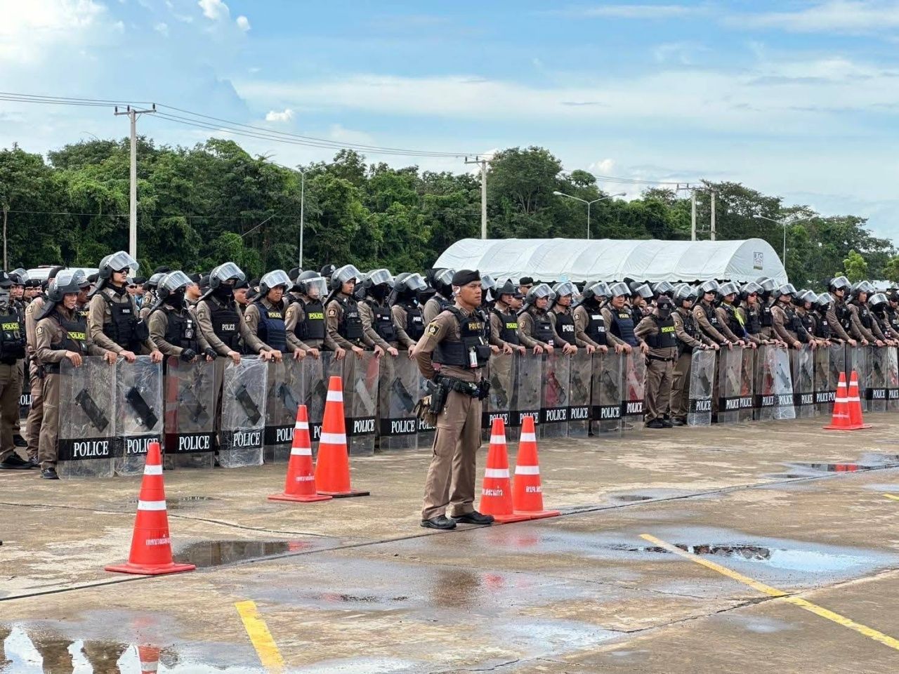 泰国第二警区调动1400名机动部队警察至沙缴府边境应对柬埔寨示威