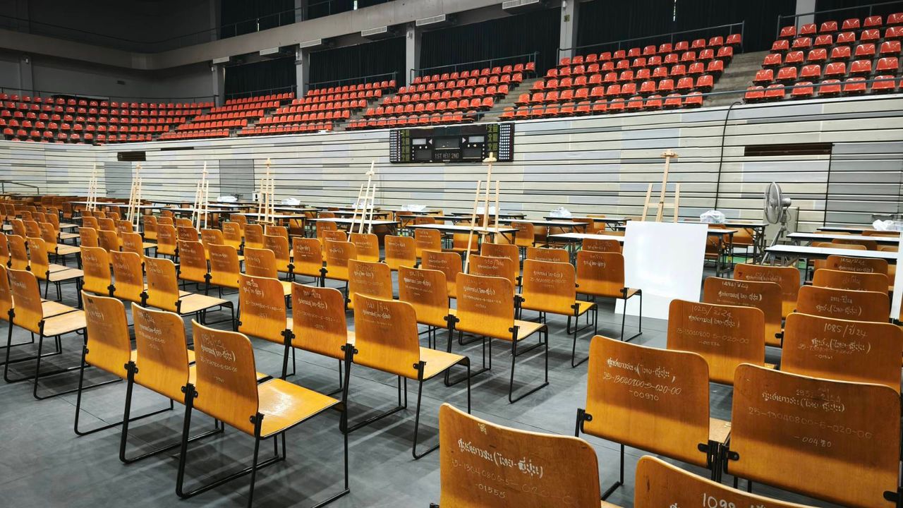 曼谷选举委员会准备场地接受33个区的国会议员报名，初步未发现违反选举法的行为