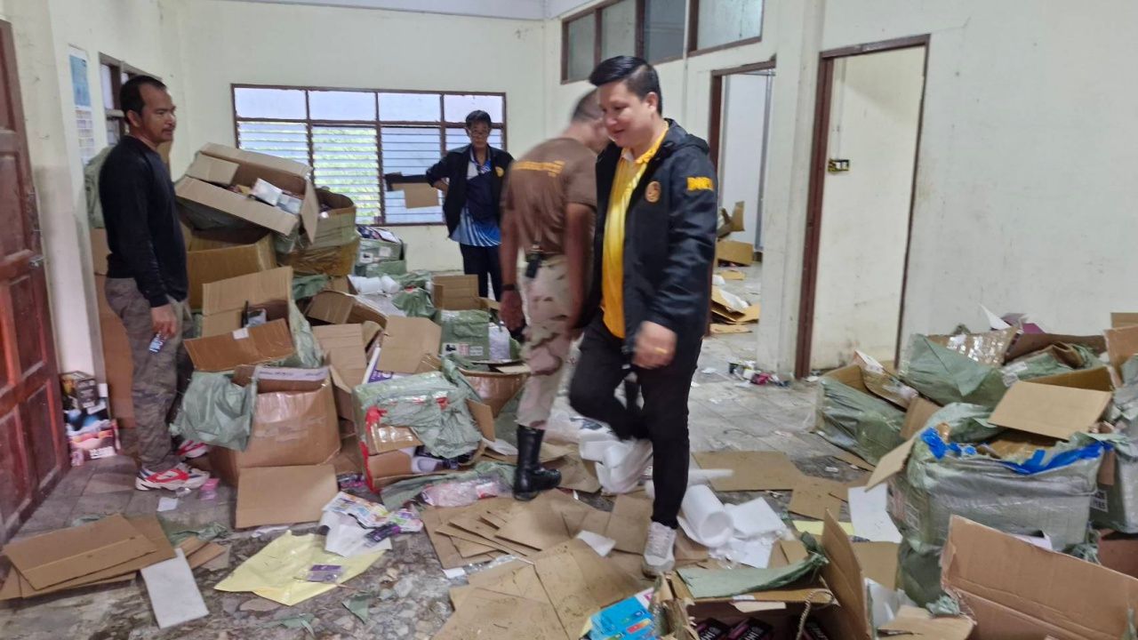 突袭大型仓库，揭发在沙拉武里省出租大楼内储存的电子烟，价值超过1亿
