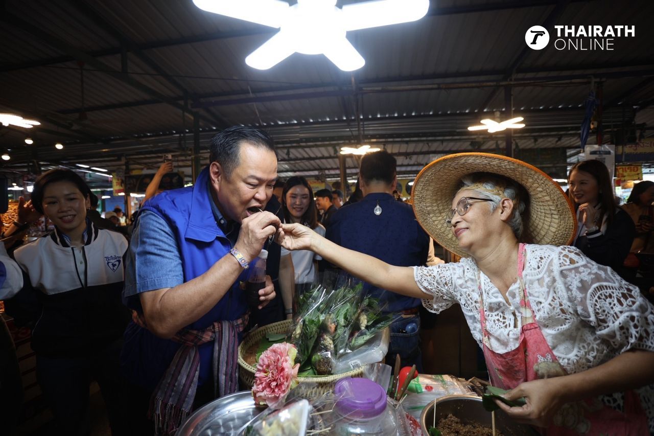 “阿努廷”携手“西哈萨”在孔隆达马延市场拉票，“佩克”前来助阵，人气不输父亲