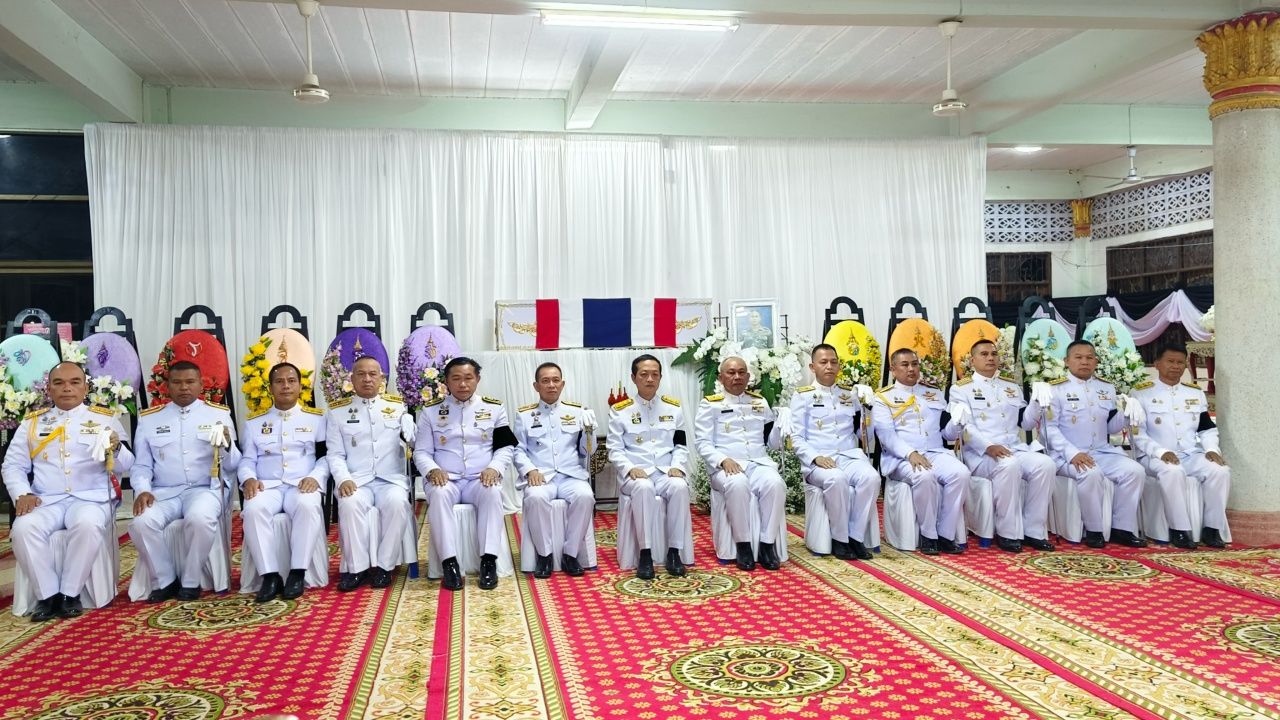 “士兵特德萨克”的遗体回到故乡,哥哥承诺继承弟弟的梦想