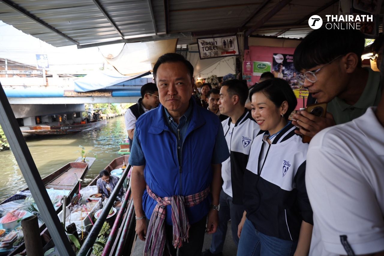 “阿努廷”携手“西哈萨”在孔隆达马延市场拉票，“佩克”前来助阵，人气不输父亲