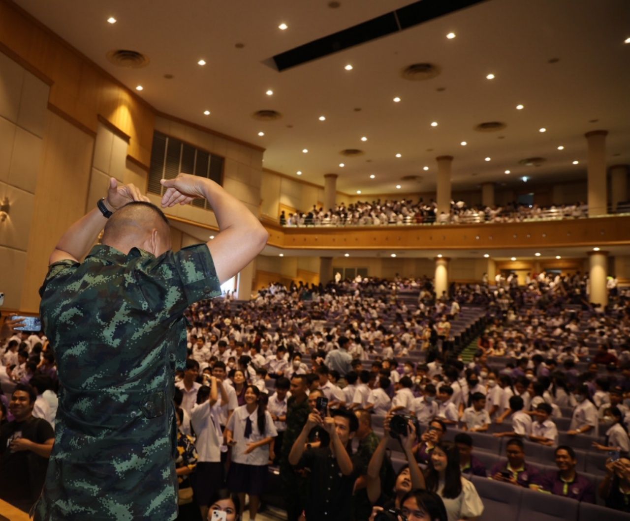 第2师指挥官揭示国王每日关心局势，誓言为泰国土地不懈努力