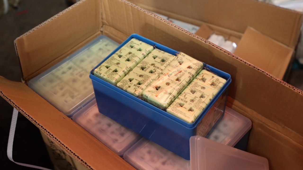极限小组逮捕公司进口“电源插座-开关”贴假认证标志销售
