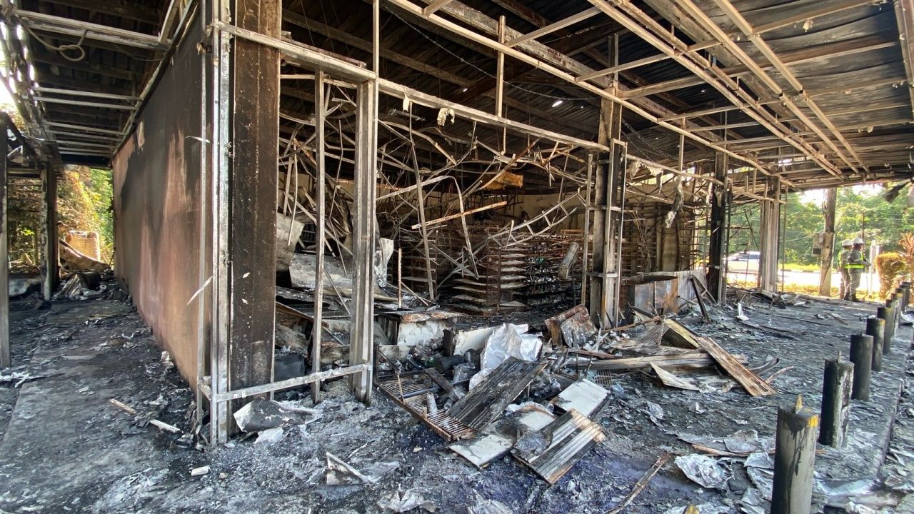 嫌疑人被怀疑在那拉提瓦省的5个地点放置炸弹逃至马来西亚并藏匿于山中