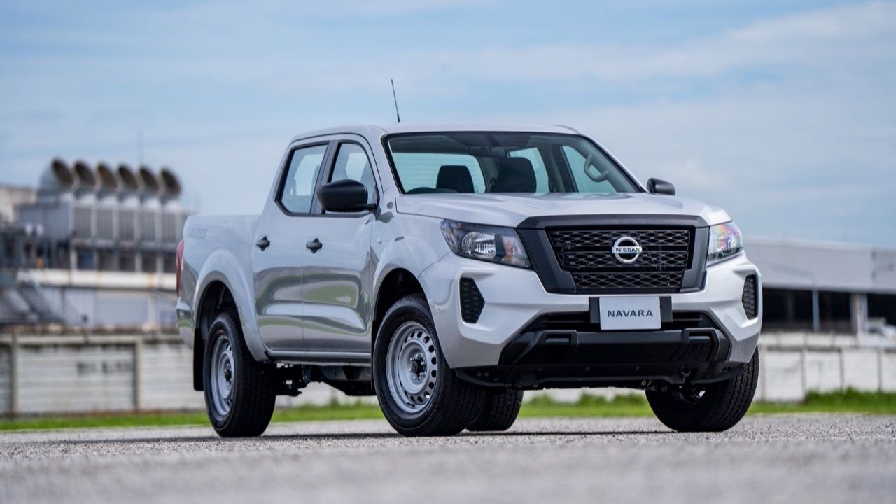 Nissan Navara Calibre SL：轮毂盖却有190马力，同级别高车身四门车型如何？