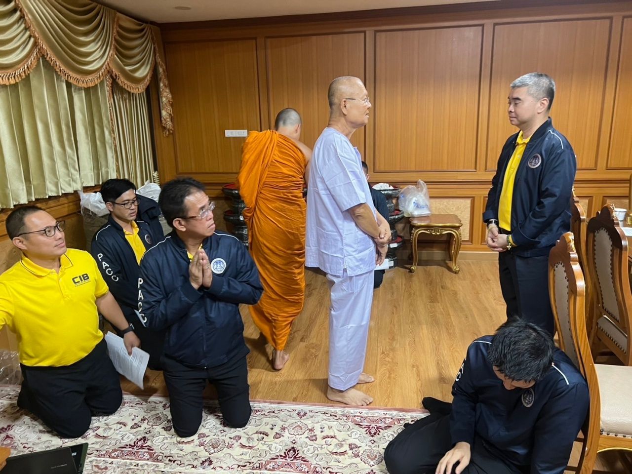 朱集寺住持在PACC秘书面前“退隐”，与“女性高尔夫”有关