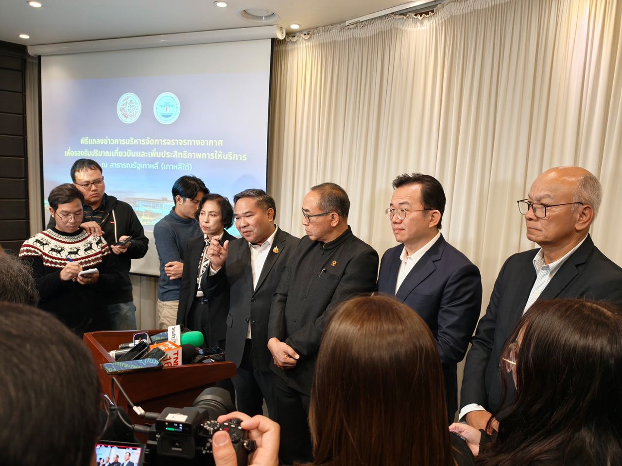 泰国驻首尔大使与航空公司合作,增强韩国游客信心,强调泰国航班安全