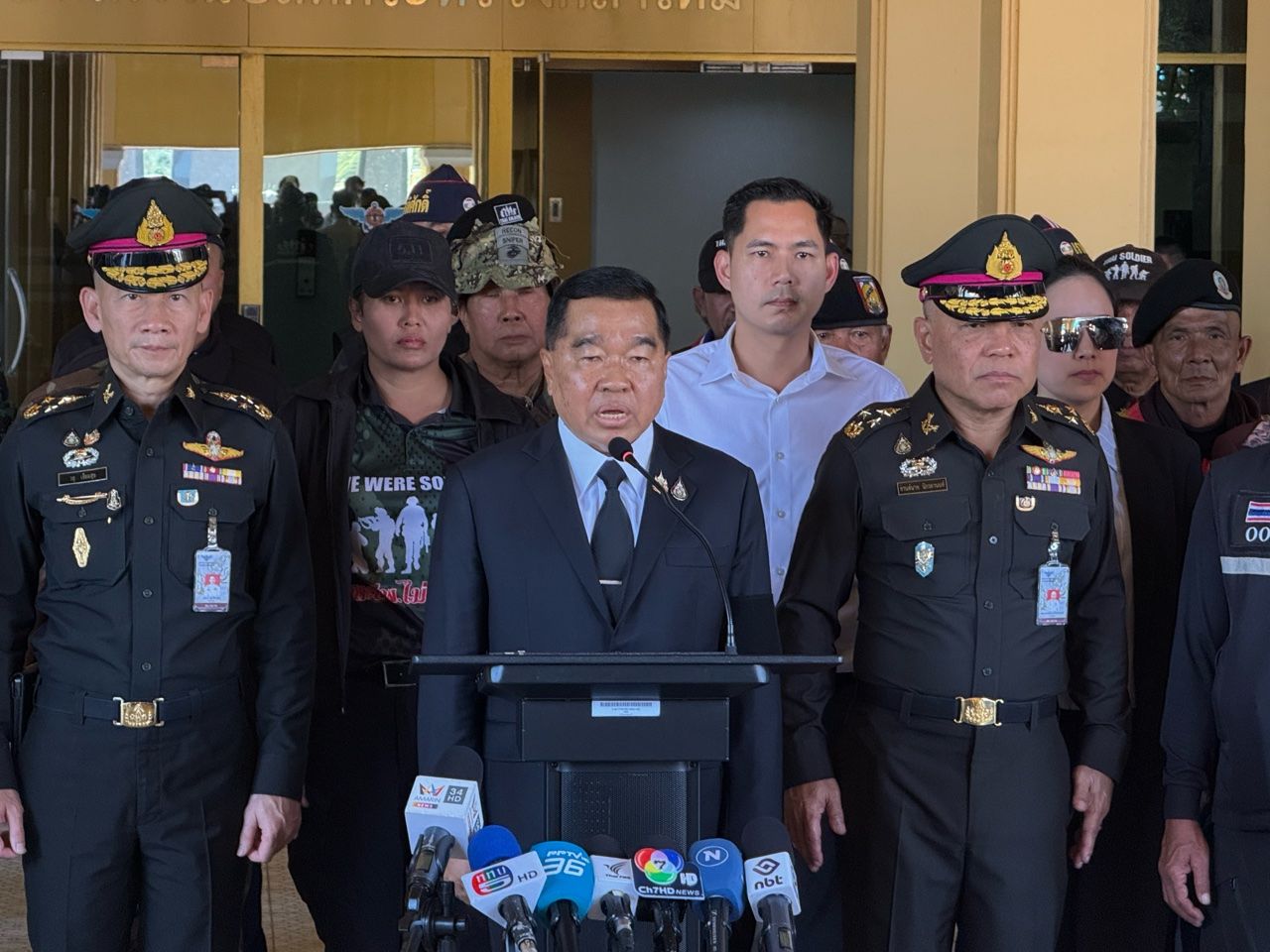 超过500名退役军人签署志愿在前线作战，“小大”强调停火，如果柬埔寨撤退