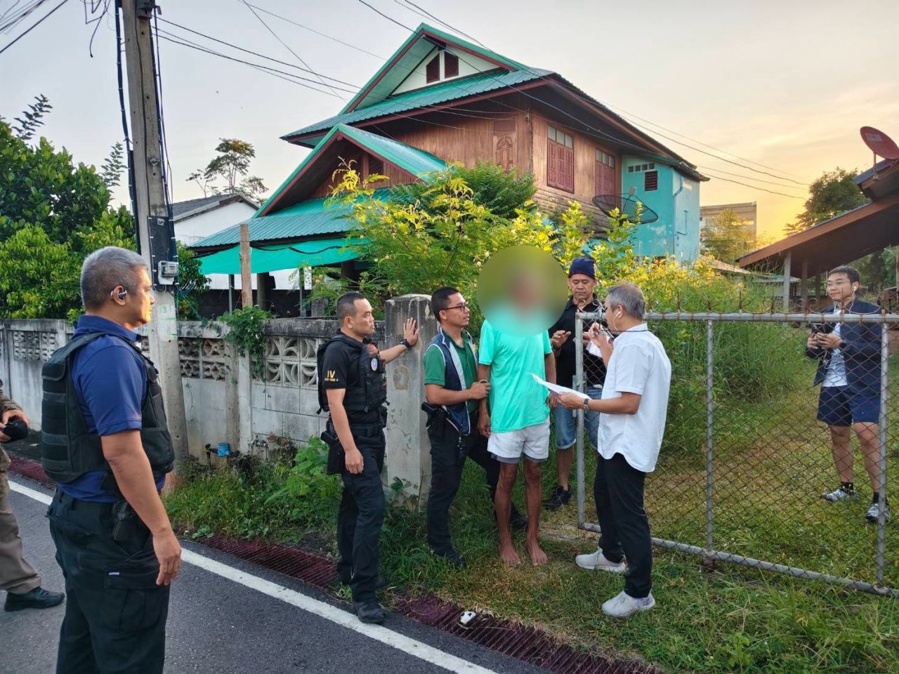 逮捕前警察涉嫌勒索毒品嫌犯换取不诉追