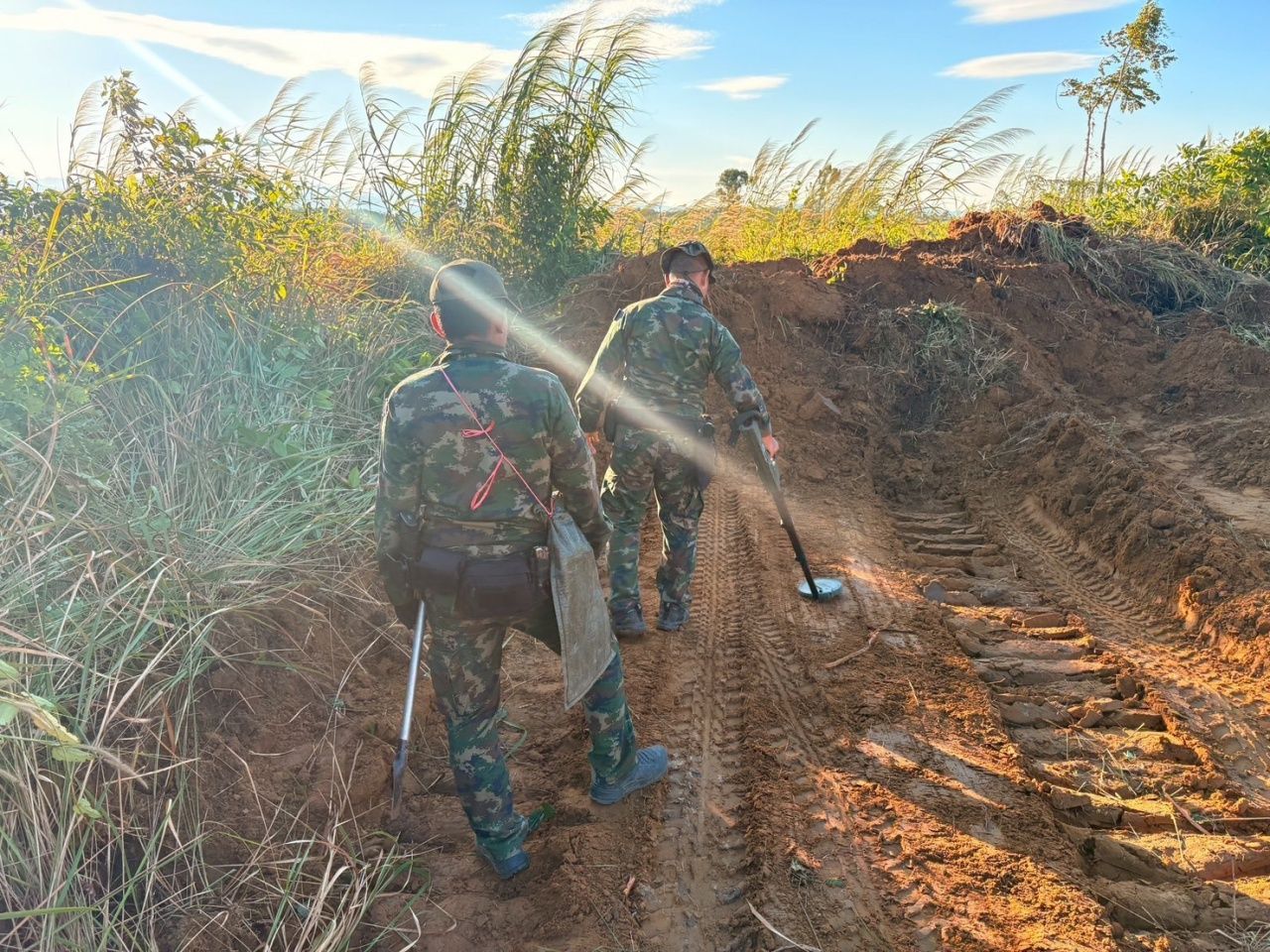 ตราด海军特种部队指挥官确认假新闻,坎布奇亚散布泰国准备攻击的消息
