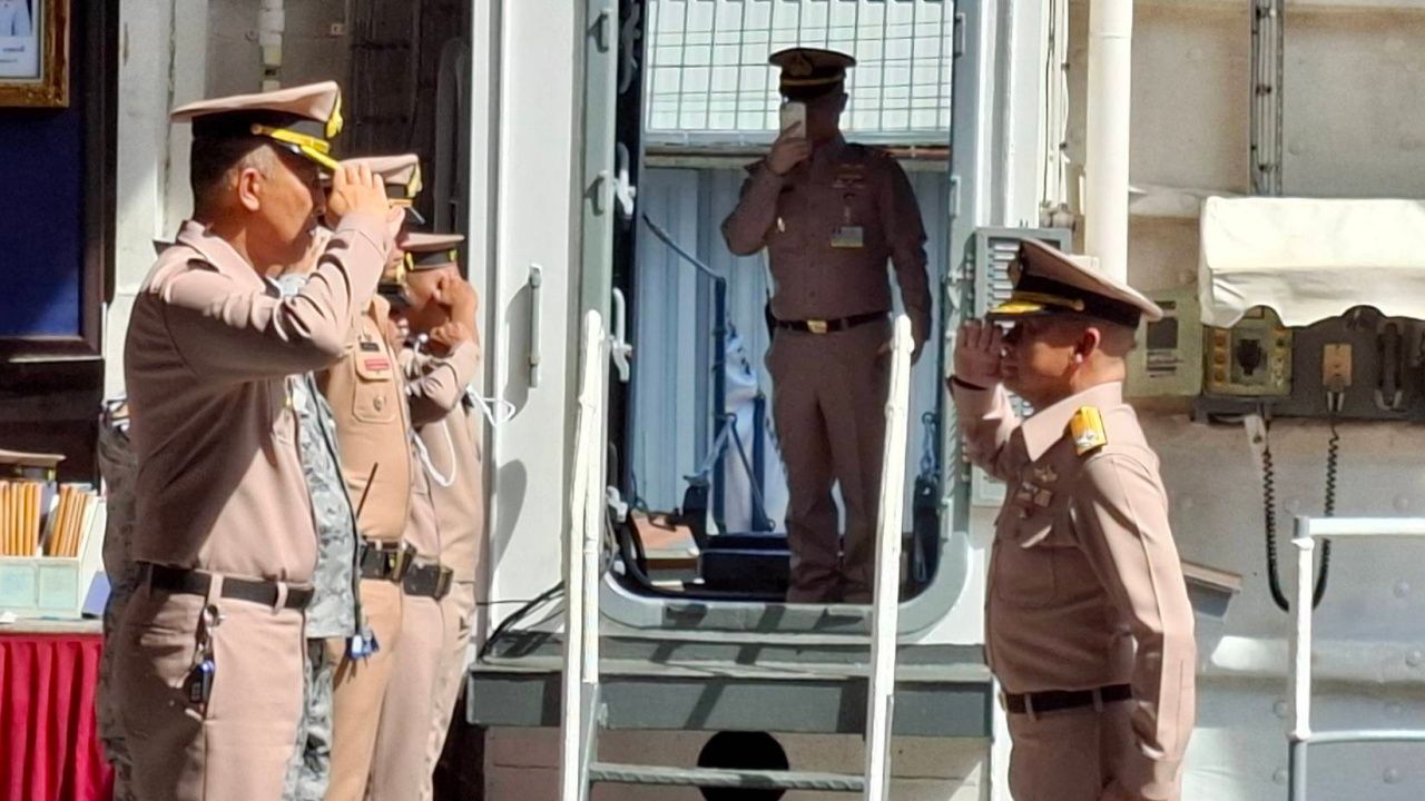 皇家查克里晋级号军舰已抵达南部，携食品和饮用水支援受灾地区