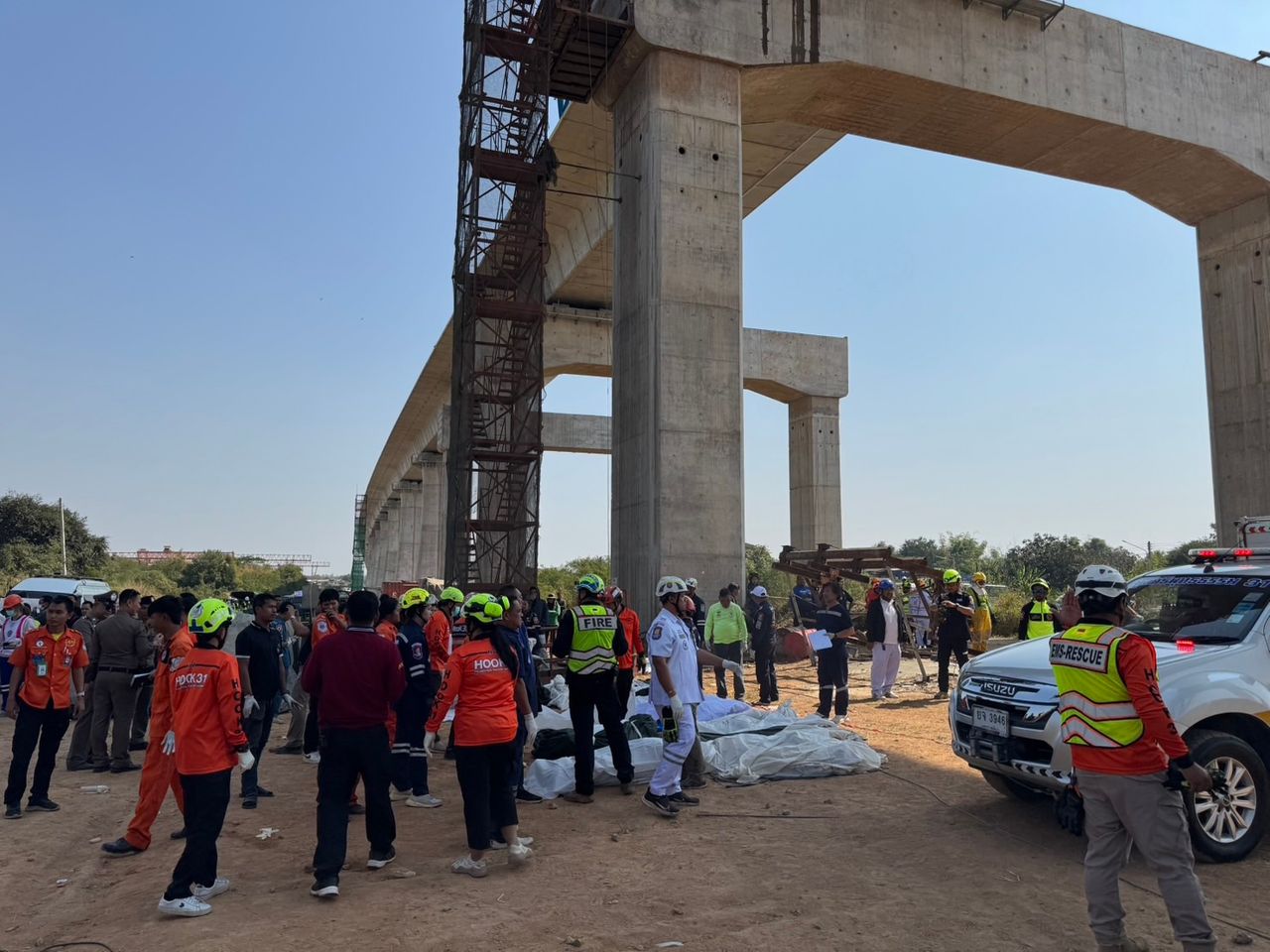 为泰派“巴素”前往协助铁路坍塌事故，“阿祖”对遇难者表示哀悼