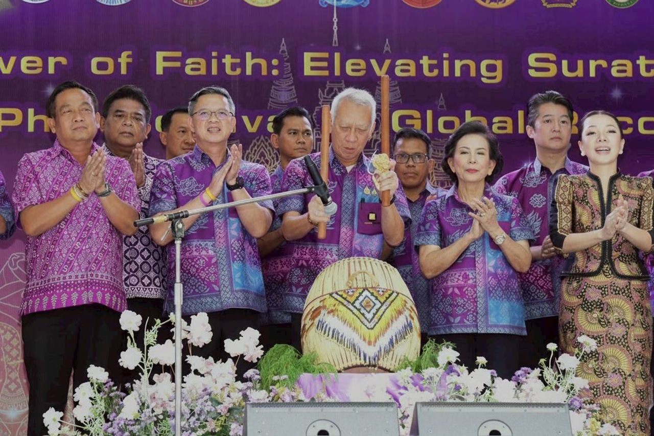 “พิพัฒน์” เปิดงานประเพณีชักพระสุราษฎร์ธานี ขับเคลื่อนเศรษฐกิจท่องเที่ยวภาคใต้