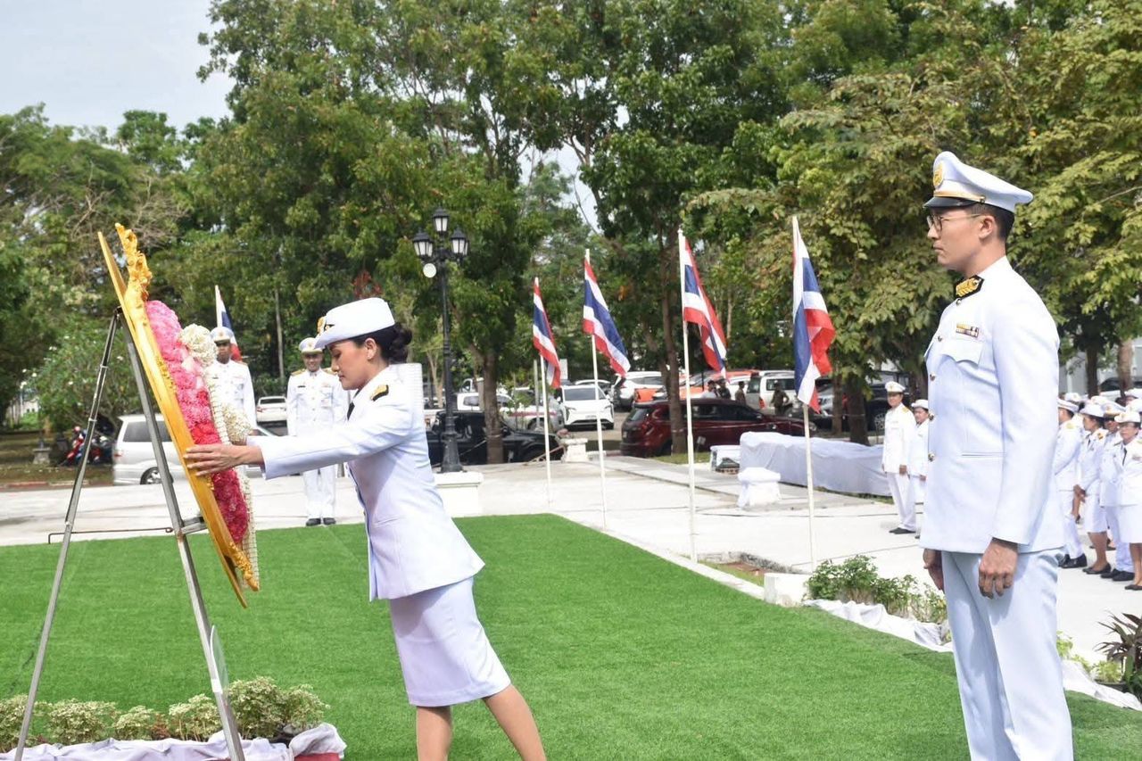 “萨西通”在普密马哈拉节献上花圈，纪念拉玛五世赐名“甲米市”