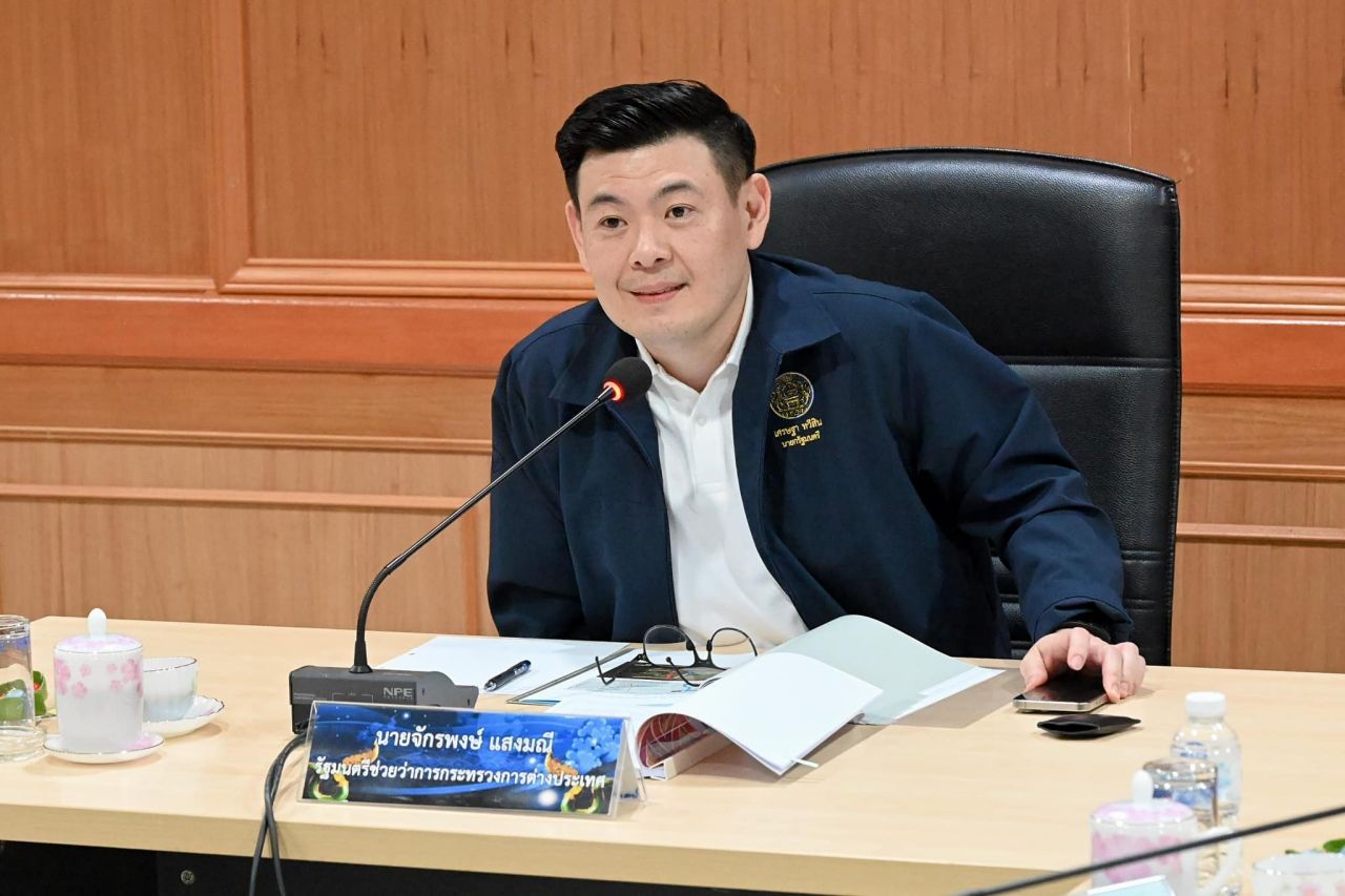 “จักรพงษ์ แสงมณี” 的背景：商业部副部长候选人准备重返部长职位