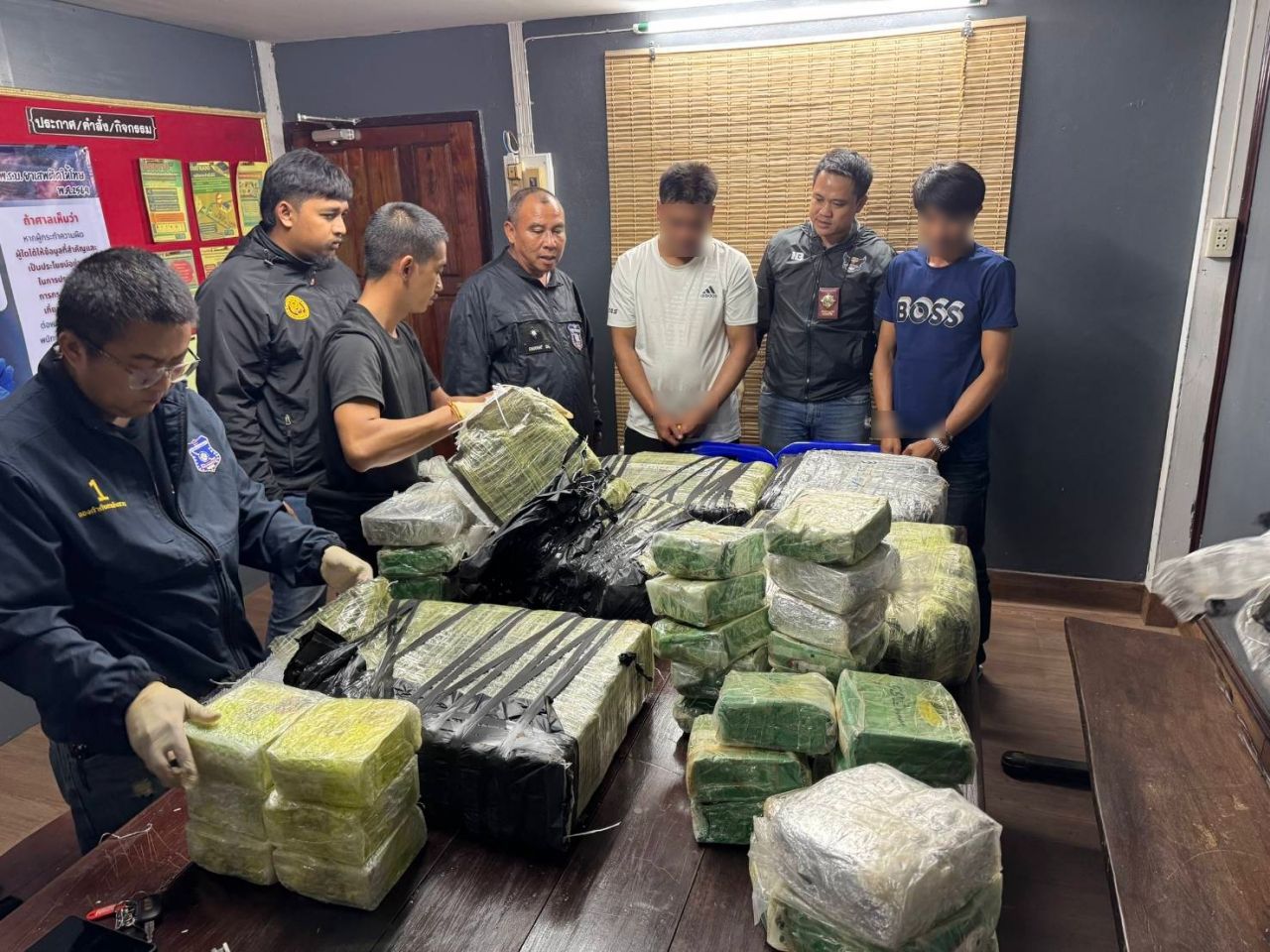 第四调查组抓获两名前囚犯，跨国毒贩团伙接手老挝人20万运输146公斤冰毒