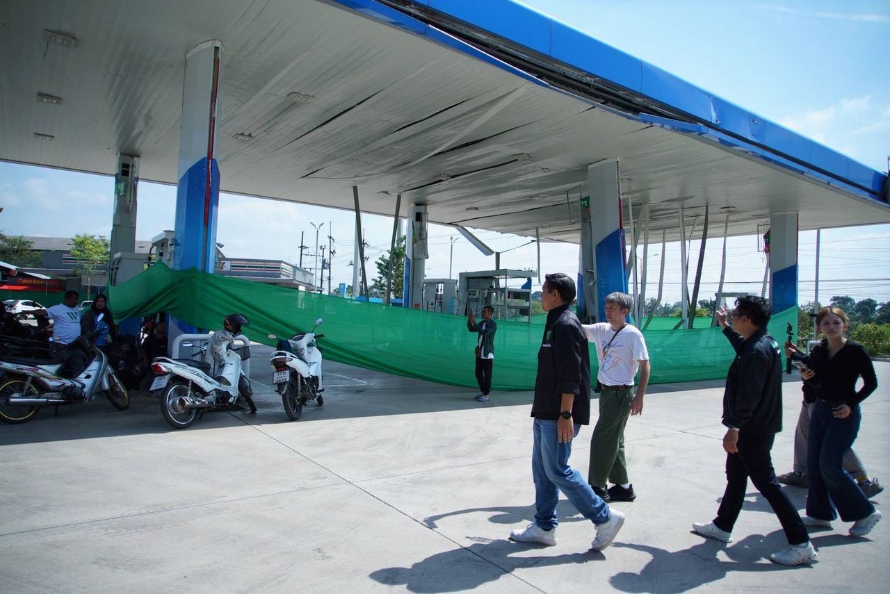 “甘维”带领动力党团队在素艾哥洛市场拉票，指出和平是恢复南部边境经济的关键