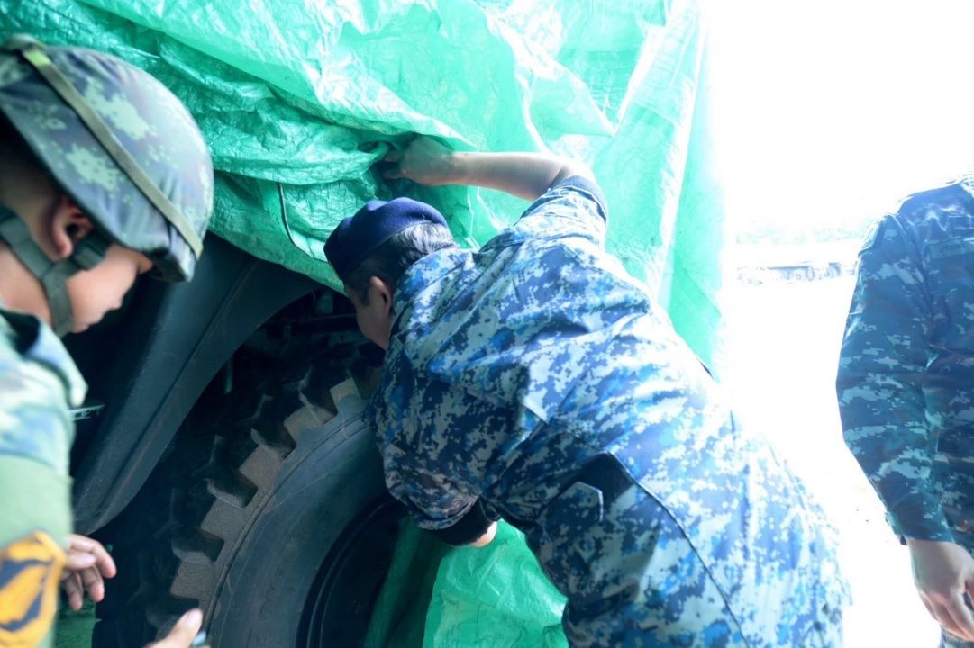 东盟观察团检查泰国多管火箭 SR4 的撤回至武器库