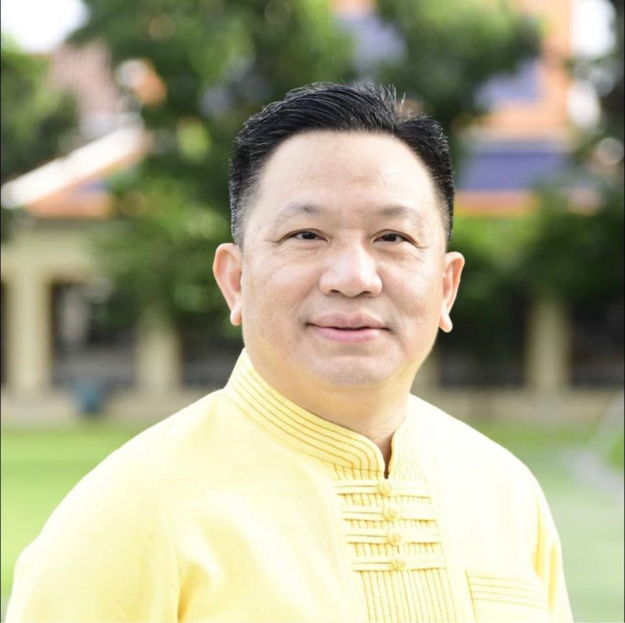 นิรัตน์ พงษ์สิทธิถาวร的传记 “เซมเบ้省长”: 知名黑狮子学弟“ภูมิธรรม”