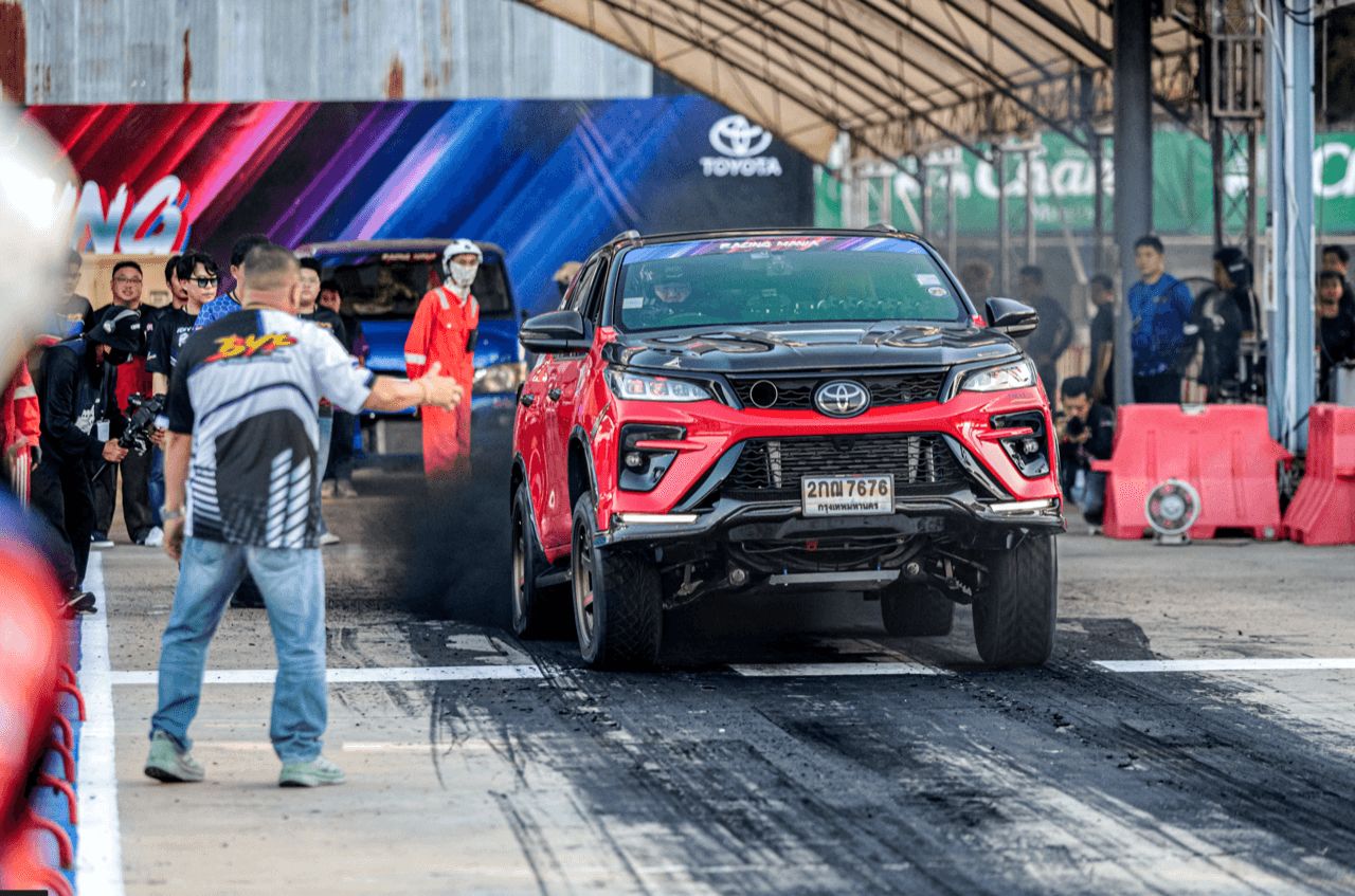 TOYOTA FORTUNER แจ็ค บางหญ้าแพรก ต้นดูไบ หมูออโต้ซิ่ง BOOMER THAILAND เร็วสุดในสามโลก!