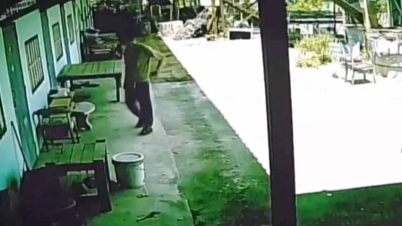 不要把钥匙藏在门前，小偷搜到后入室盗窃，损失上万
