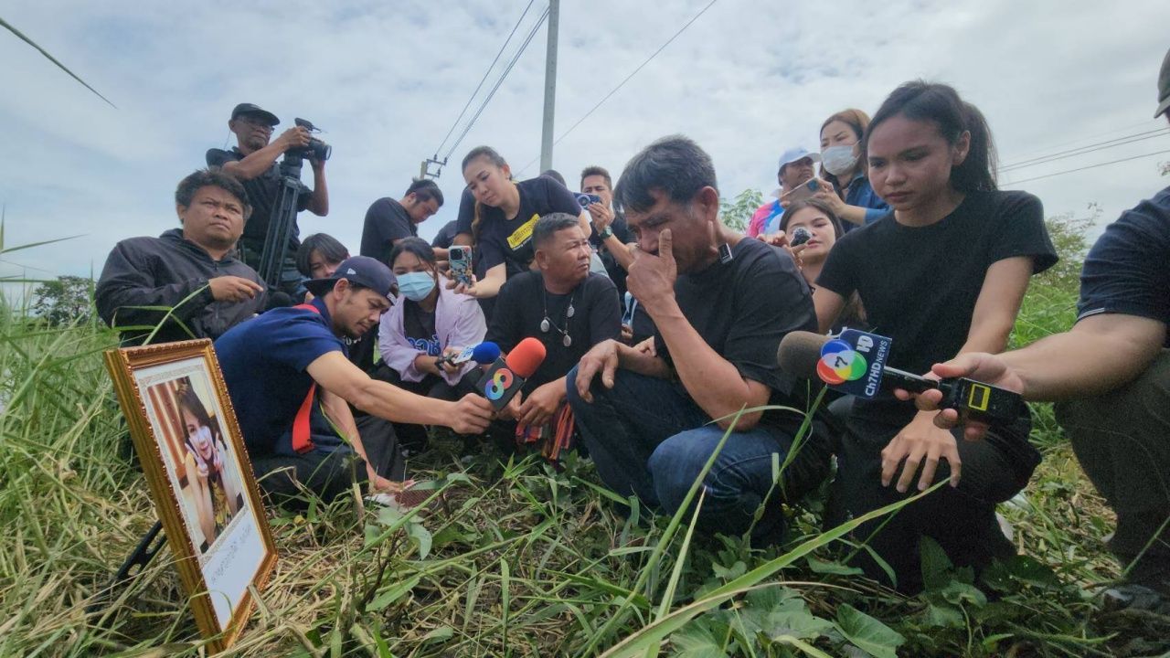 家庭悲痛地为失踪12年的工厂女孩“农咖”举行灵魂召唤仪式
