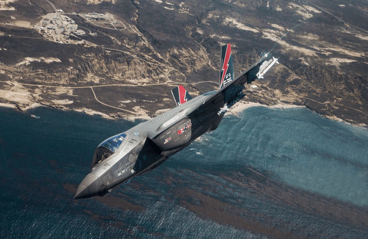 首次出现满意，8起坠机让人质疑：洛克希德马丁F-35 A闪电II