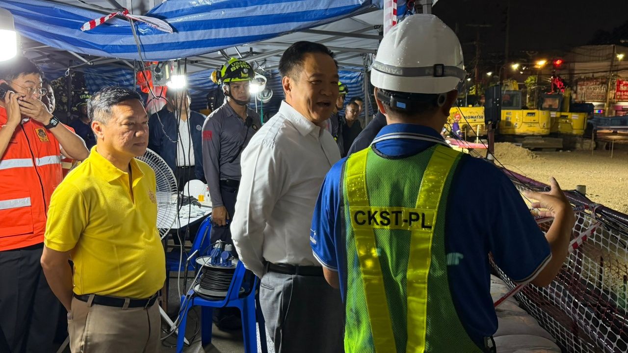 总理与内政部常务秘书-市政工程总监视察三森路道路维修进展