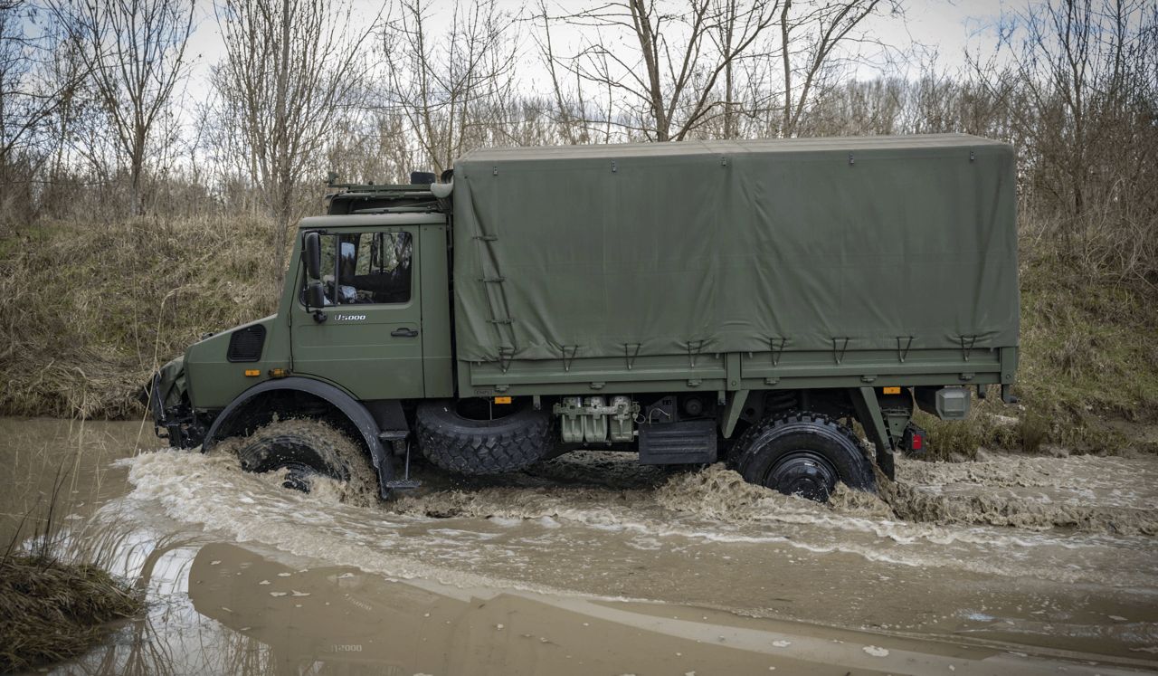 帅气的泰国军车：梅赛德斯-奔驰UNIMOG军用车