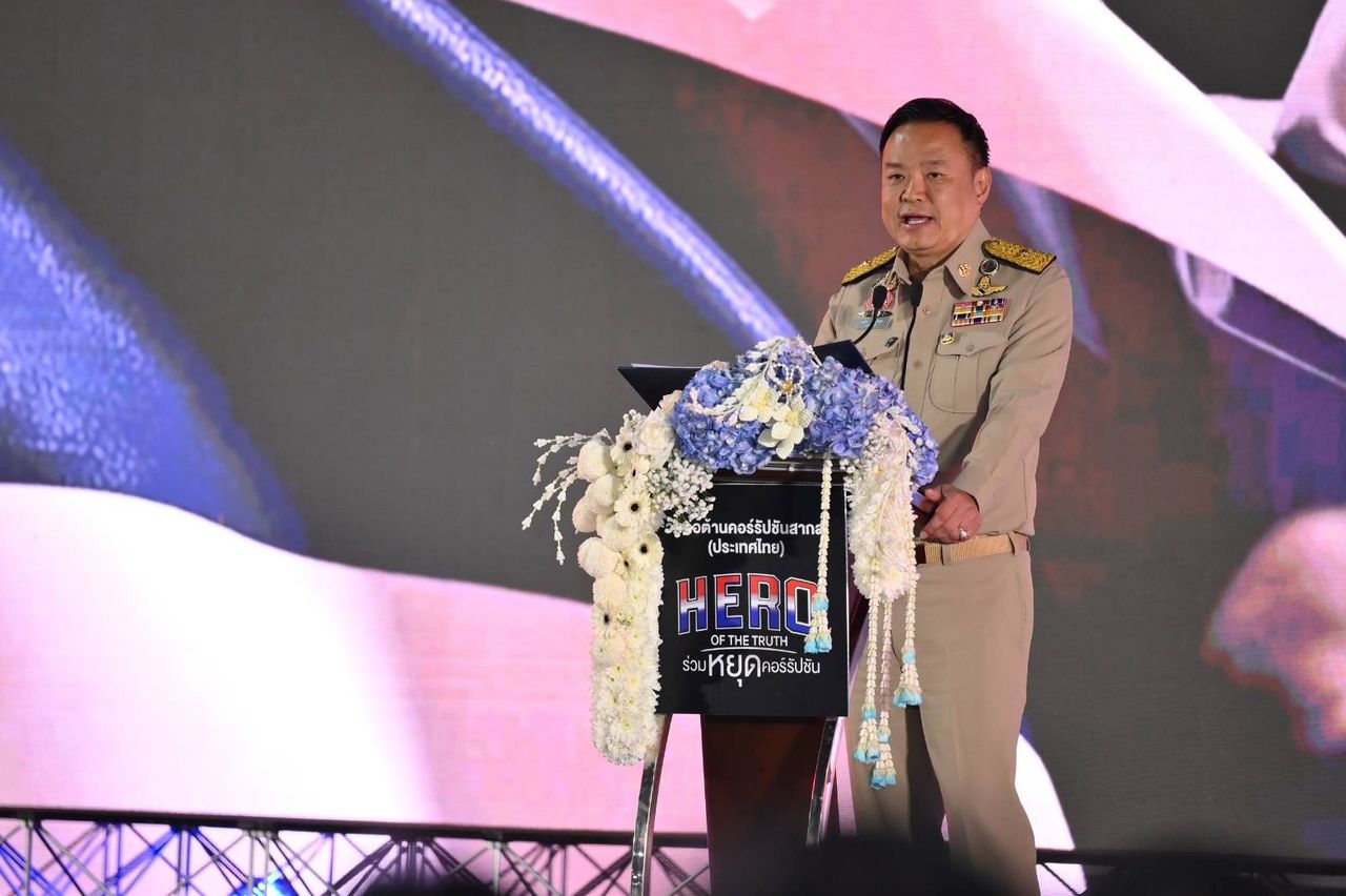 总理宣布政府立场,坚决打击各种形式的腐败,不姑息危害国家的人