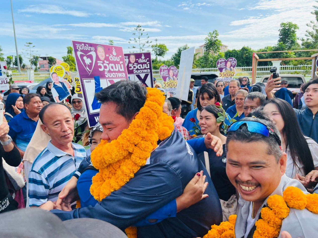 第一天的选举气氛：普吉县议员报名踊跃，支持者挤满全场