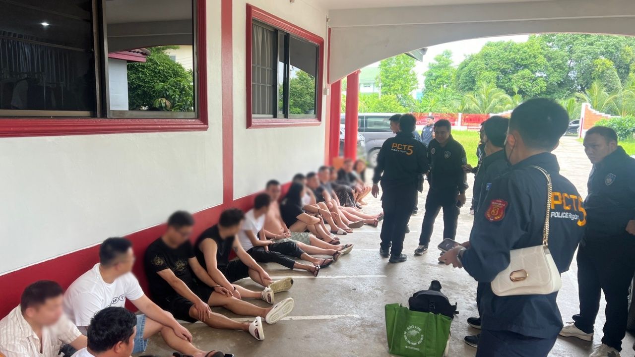 突袭抓获在清迈租豪华泳池别墅开设线上赌博基地的中国团伙，资金流动逾5亿