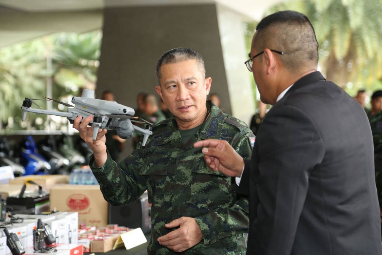 总司令交付特殊装备增强边境部队能力