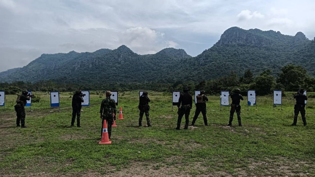 准备迎战“特种部队”复习武器使用 巡逻 突破目标