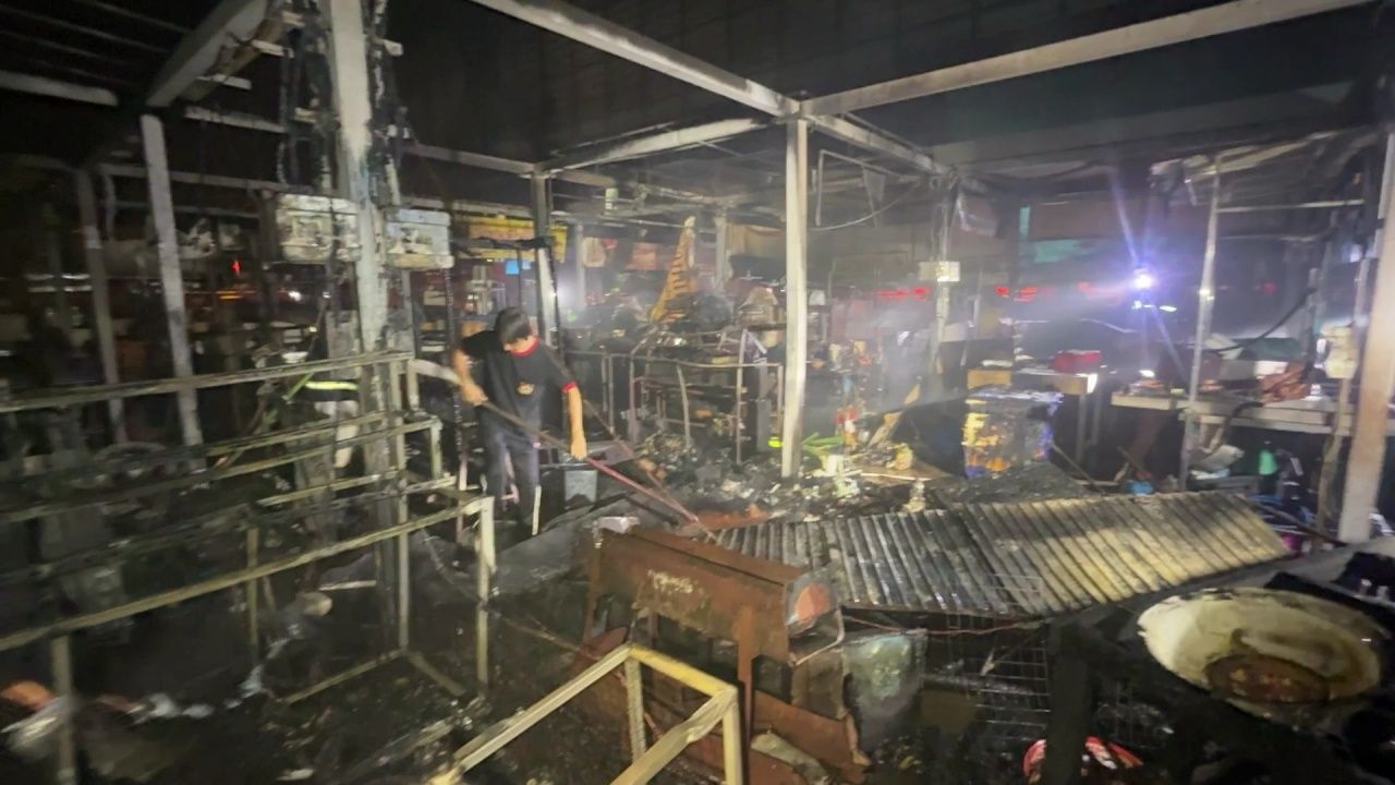 深夜火灾在双龙寺前的纪念品市场焚毁30家店铺