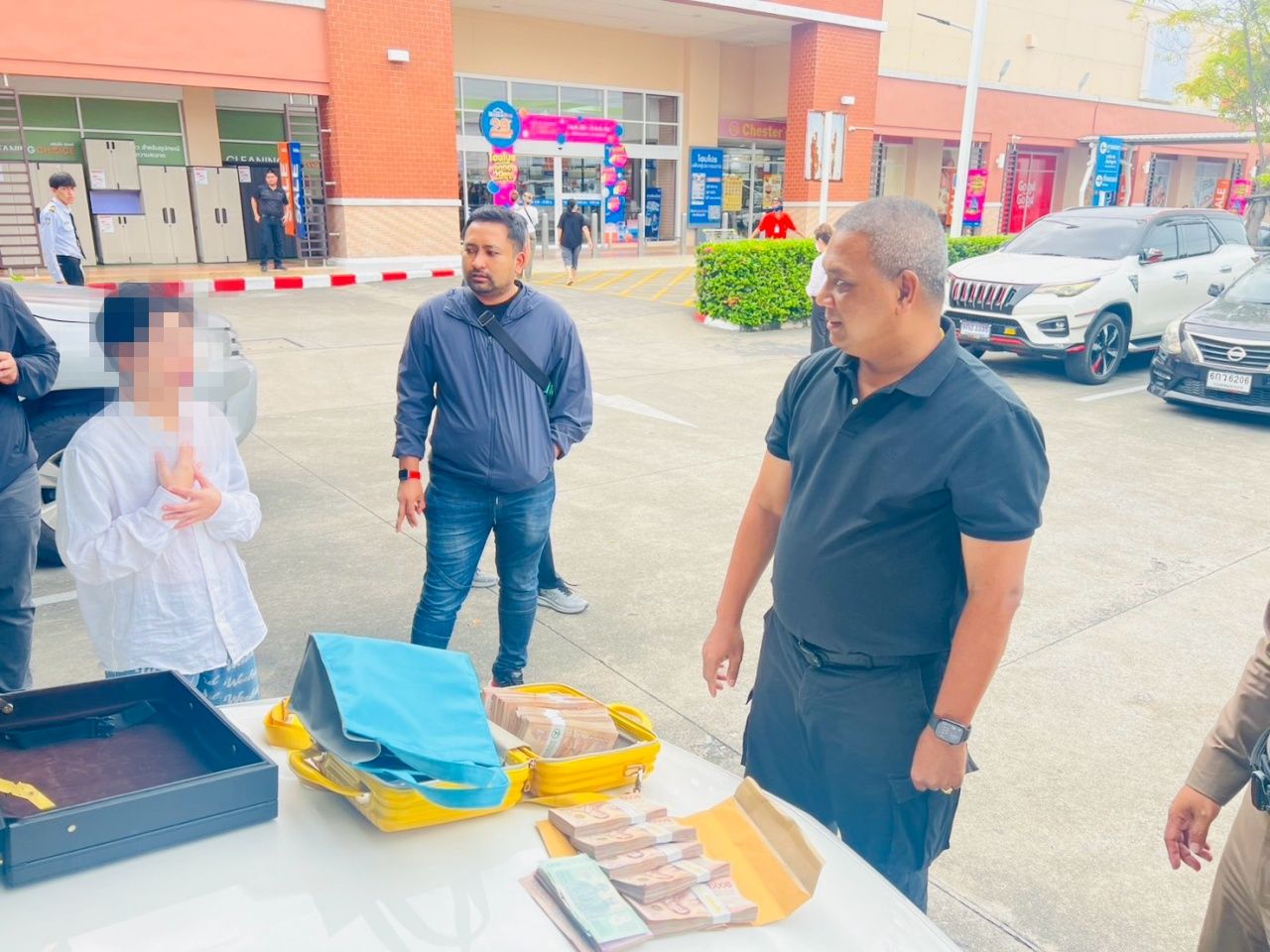 抓捕白手套账户网络,提现去购买加密货币,转给中国资本,得到1.5-2%的分成