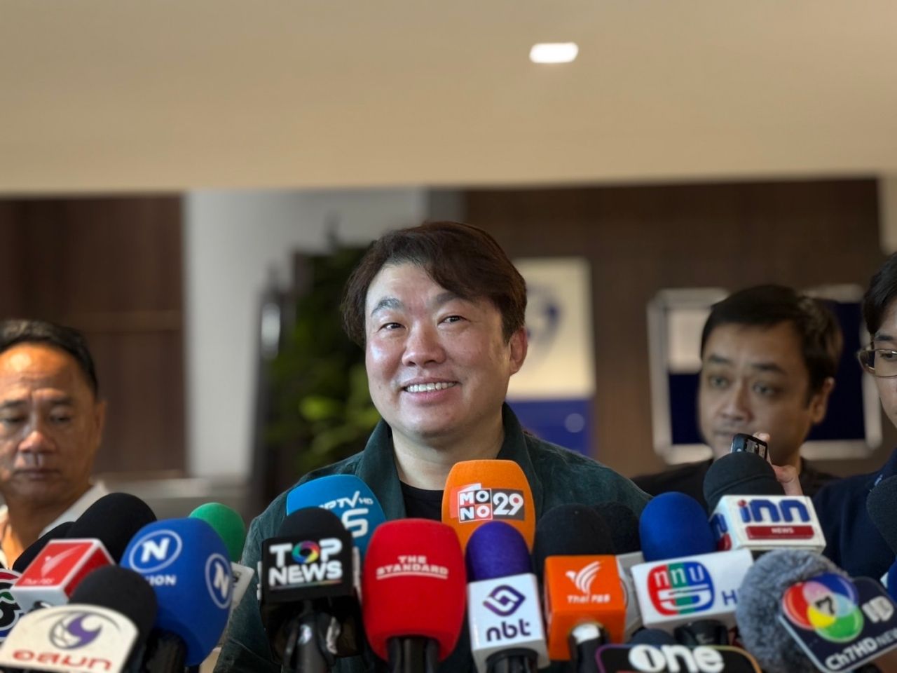 泰国自豪党准备重启“人均消费对半”活动以刺激短期经济，否认为选举铺路