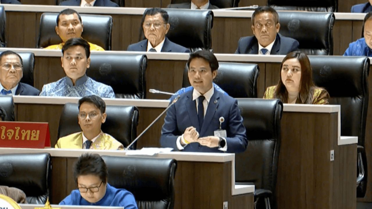 国会辩论激烈：反对党与政府对抗，全方位娱乐法案撤回