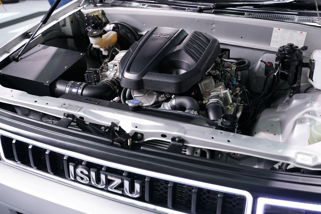 带您观赏黄金龙 ISUZU DRAGON MAX，搭载2.2 Ddi MAXFORCE发动机，增加ECU Shop达到220马力