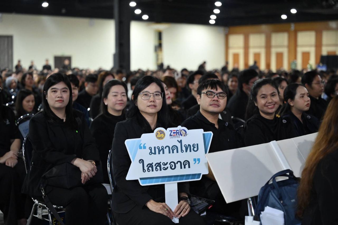 总理宣布政府立场,坚决打击各种形式的腐败,不姑息危害国家的人