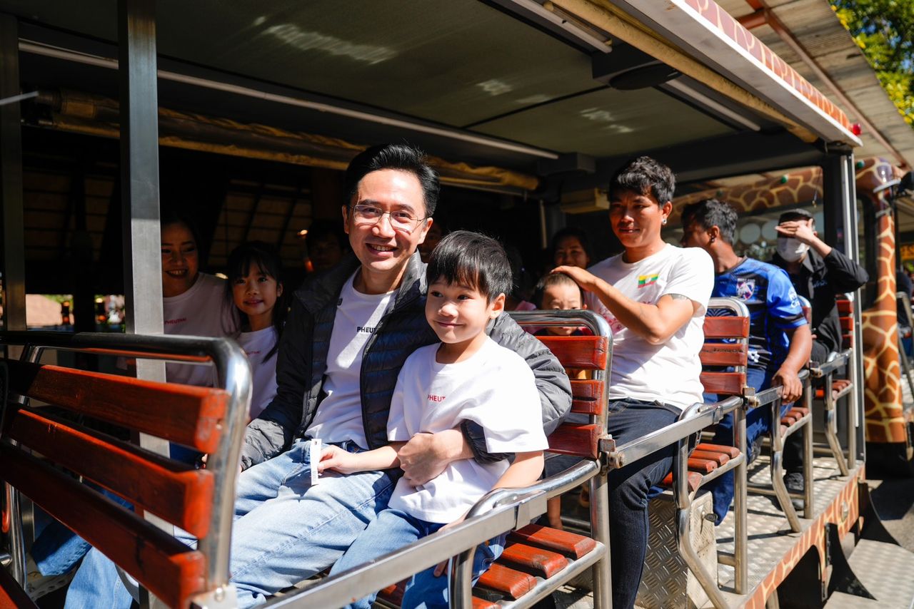 “约萨娜” 扮演二孩父亲 带家人游览夜间动物园 迎接儿童节 2569