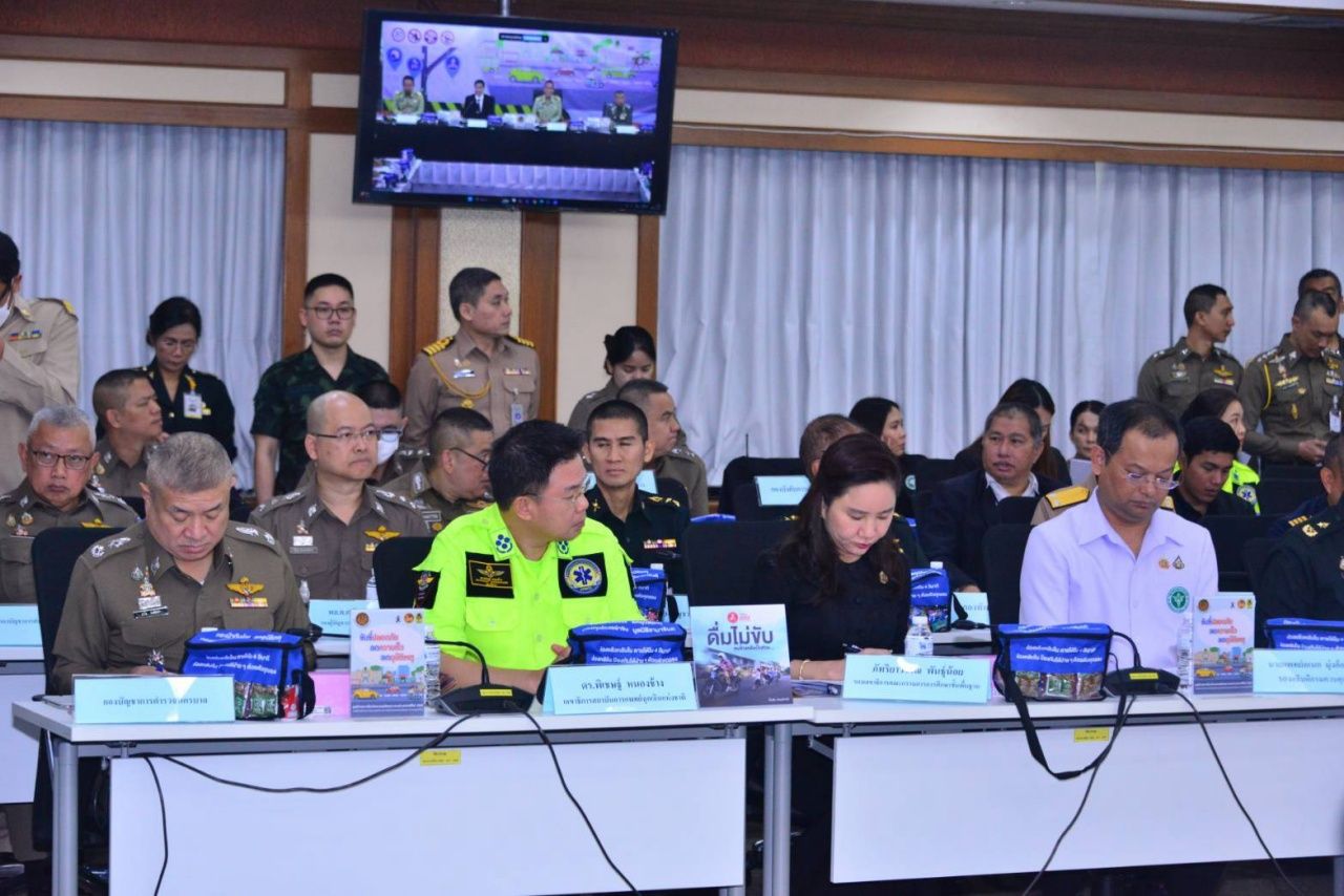 7 天危险期从 12 月 30 日至 1 月 5 日 开启指挥中心严查饮酒不驾-减少风险点