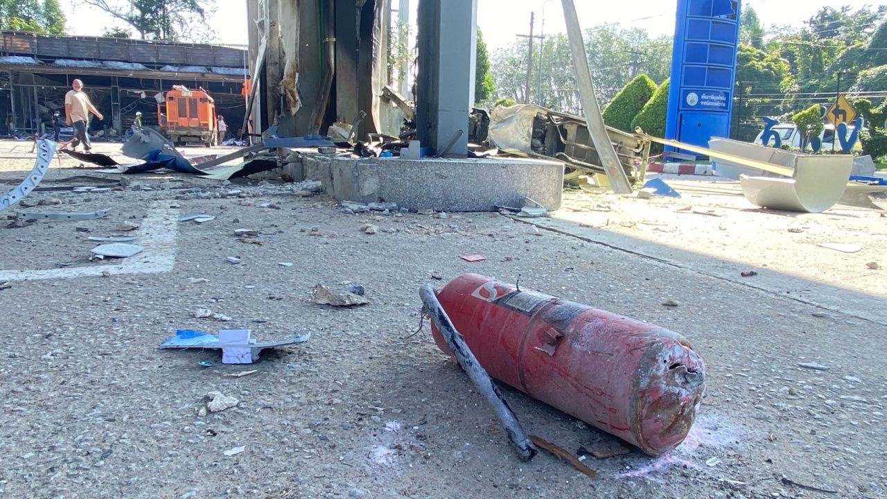 嫌疑人被怀疑在那拉提瓦省的5个地点放置炸弹逃至马来西亚并藏匿于山中