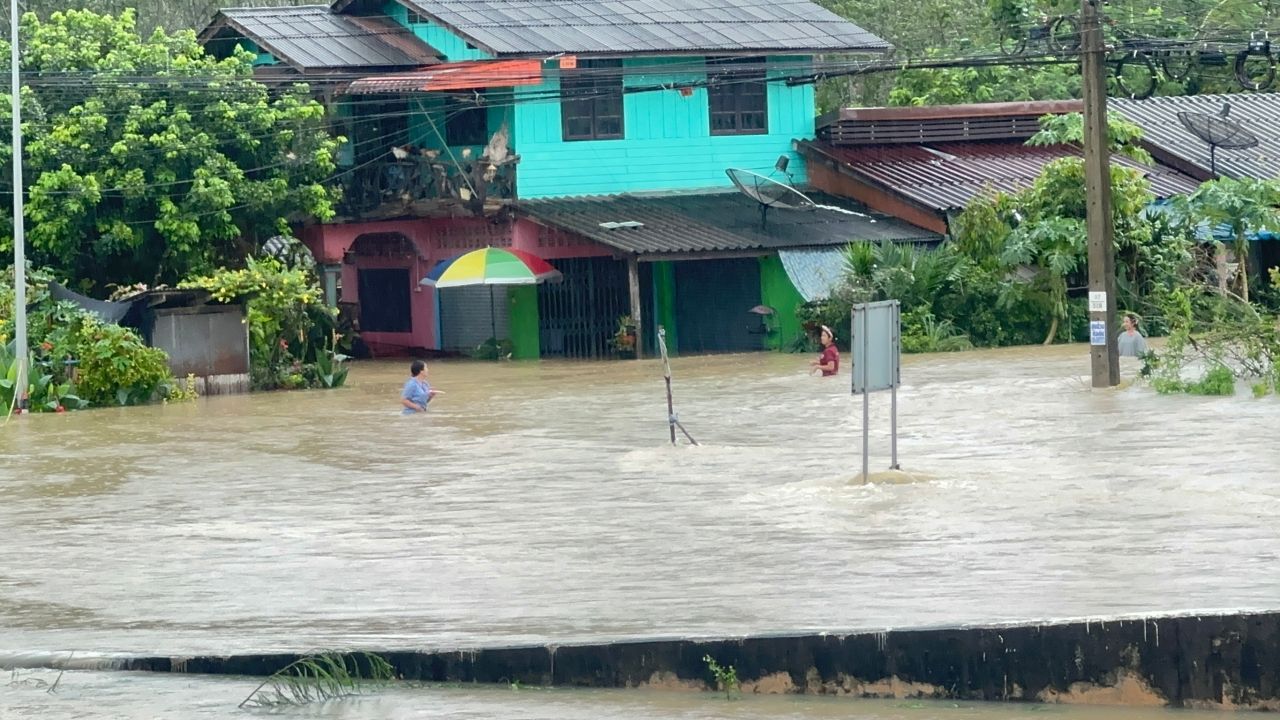 暴雨袭击巴吞府，宣布5个地区为灾区，急寻15岁失踪男孩
